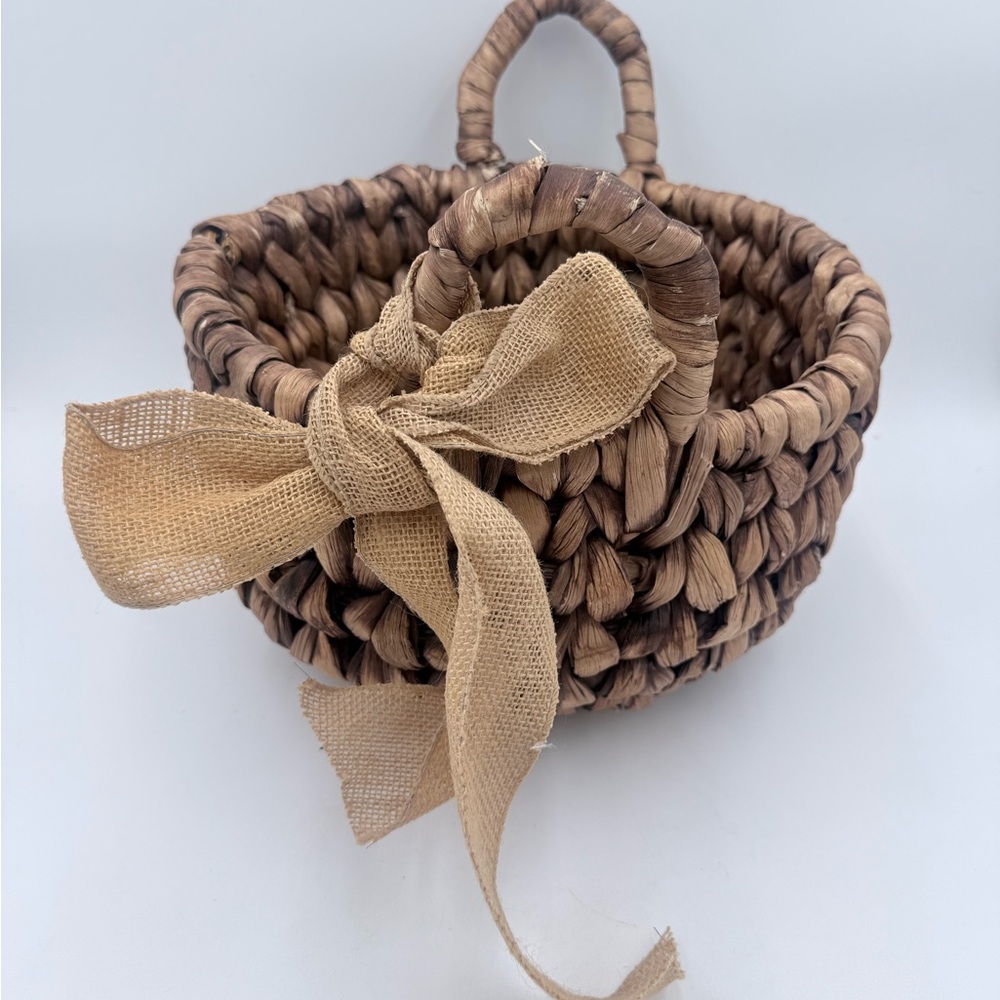 Vintage Water Hyacinth Round Woven Wicker Basket with Handles 13x9 - Picture 2 of 8